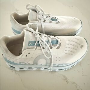 Like New Cloudmonster in Frost Wash Colorway. Size 8.5.